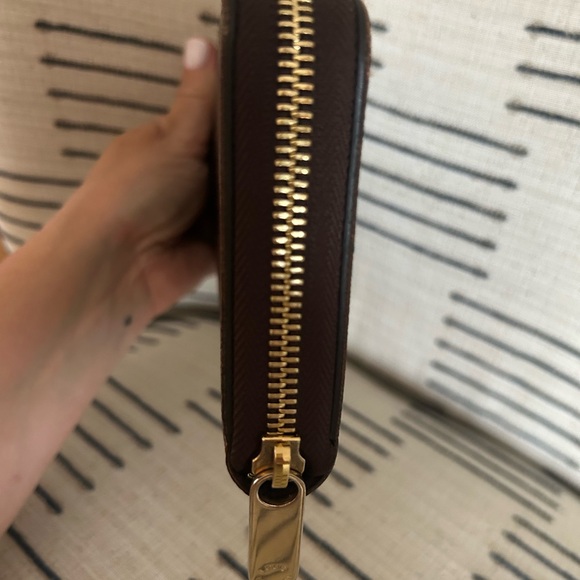 Authentic Louis Vuitton Zippy Damier Ebene Wallet - Picture 8 of 10